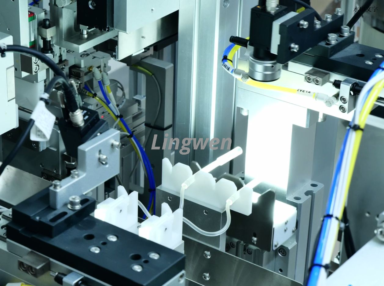 Montagemaschine für medizinische Verbindungsschläuche