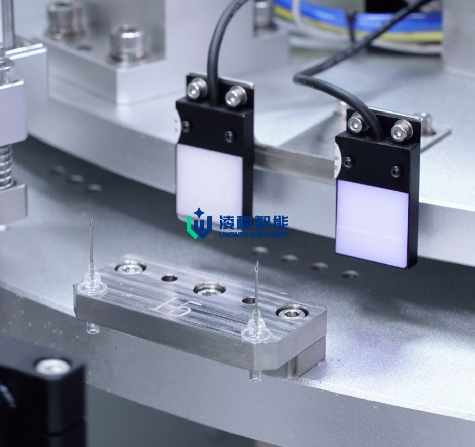 Montagemaschine für sichere Blutröhrchenhalter