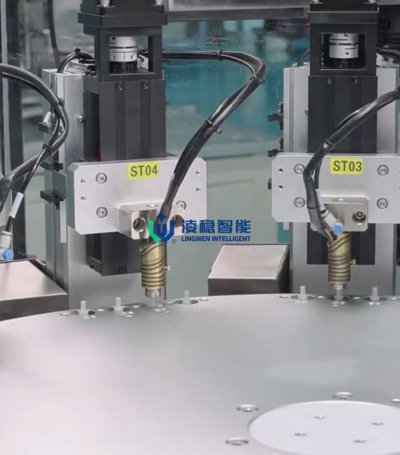 Automatische Schmelz- und Formmaschine